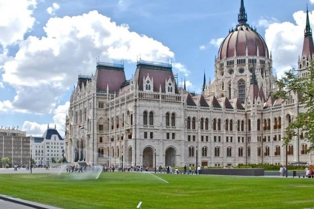 Nice And Cozy Apartment Next To The Parliament Budapest Kültér fotó