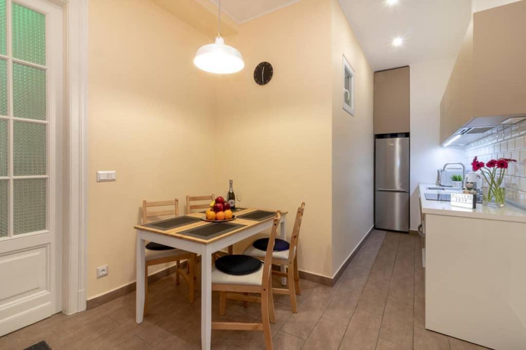 Nice And Cozy Apartment Next To The Parliament Budapest Kültér fotó